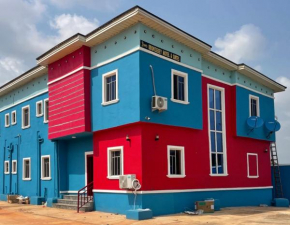 Bronzekey Hotel and Suites